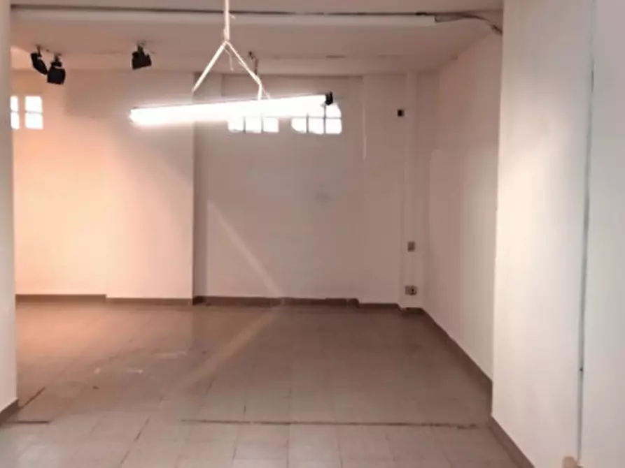 Immagine 3 di Laboratorio in vendita  in Via Tunisi 66 a Torino