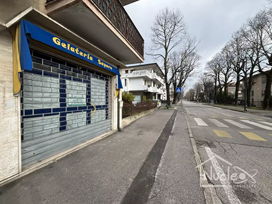 Immagine 1 di Negozio in affitto  a Battaglia Terme