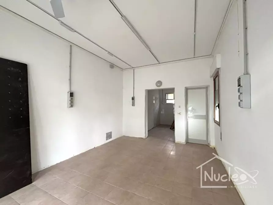 Immagine 3 di Negozio in affitto  a Battaglia Terme