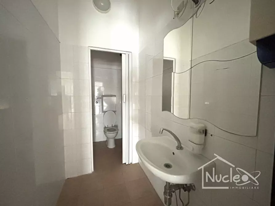 Immagine 6 di Negozio in affitto  a Battaglia Terme