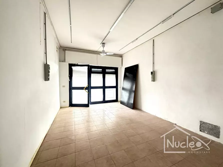 Immagine 7 di Negozio in affitto  a Battaglia Terme