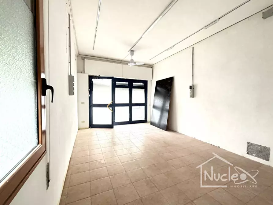 Immagine 8 di Negozio in affitto  a Battaglia Terme