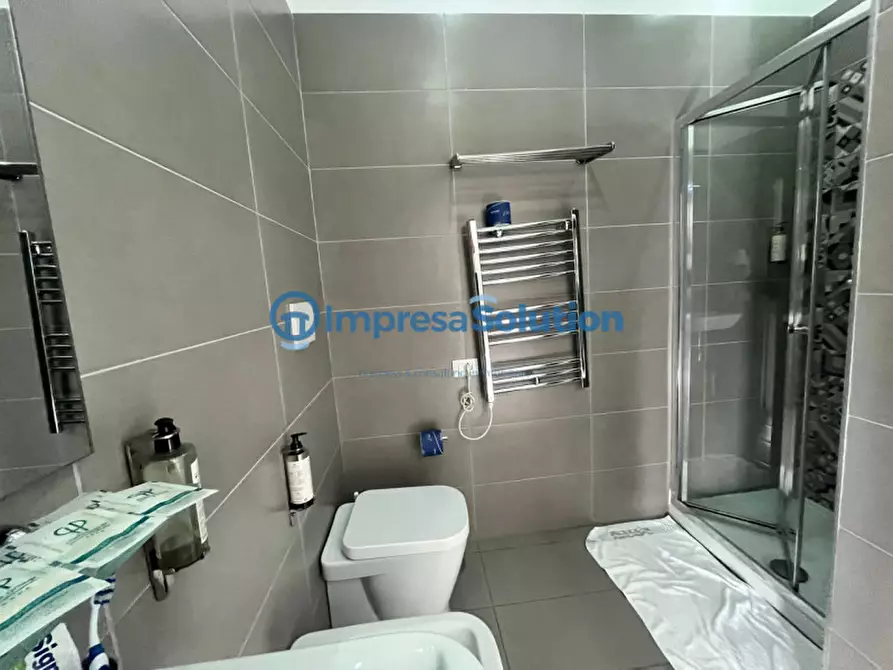 Immagine 10 di Appartamento in vendita  in Corso Umberto I a Napoli