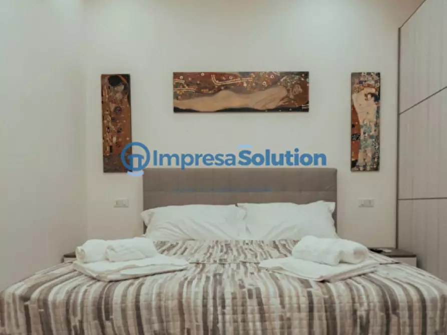 Immagine 12 di Appartamento in vendita  in Corso Umberto I a Napoli