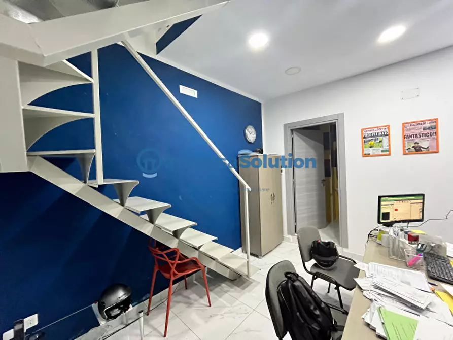 Immagine 18 di Appartamento in vendita  in Corso Umberto I a Napoli