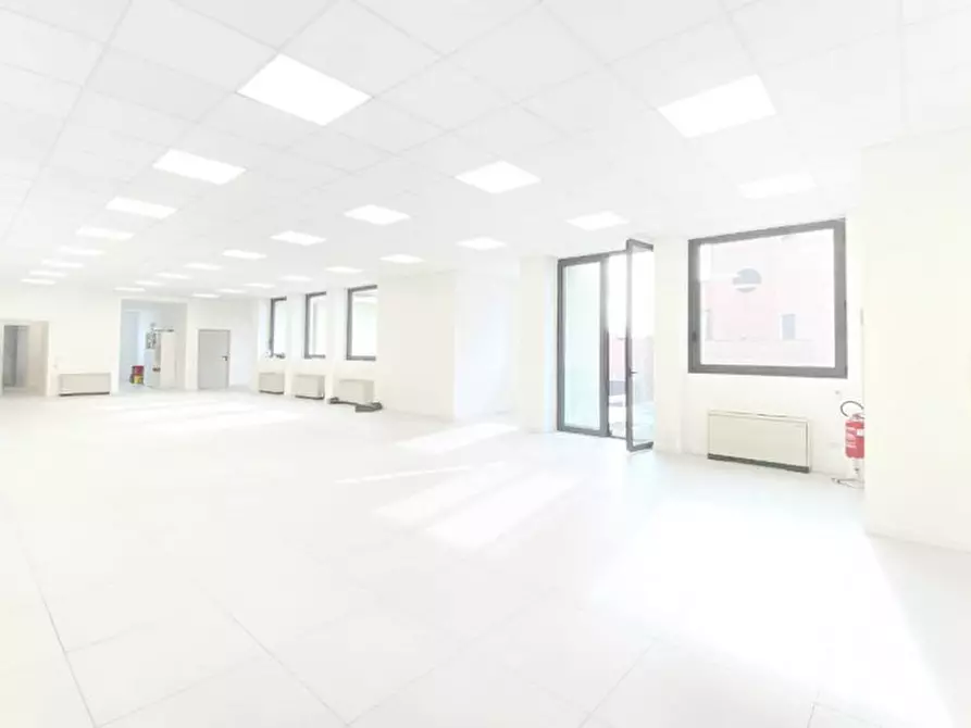 Immagine 2 di Laboratorio in affitto  in VIA TOLSTOI LEONE a Milano