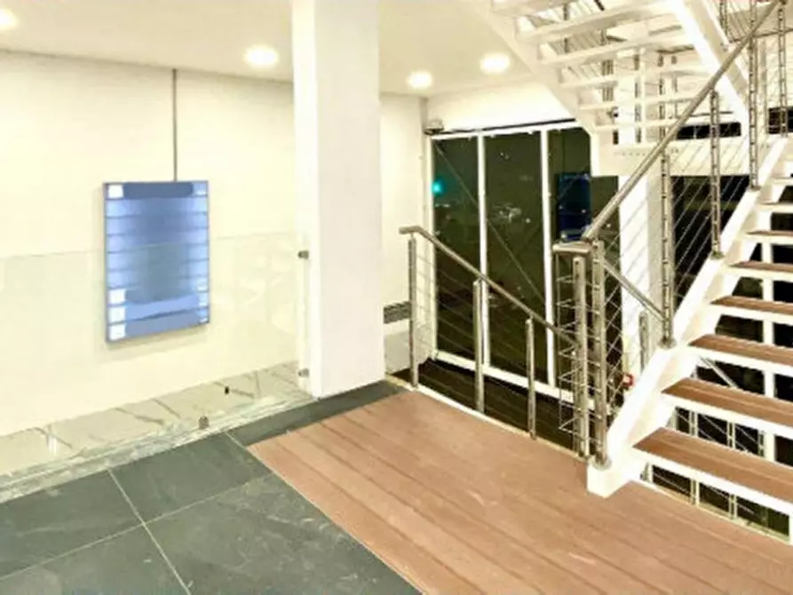 Immagine 4 di Laboratorio in affitto  in VIA TOLSTOI LEONE a Milano
