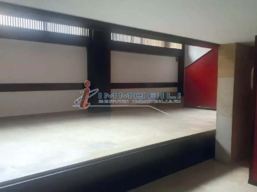 Immagine 2 di Laboratorio in vendita  in VIA VITTOR PISANI a Milano