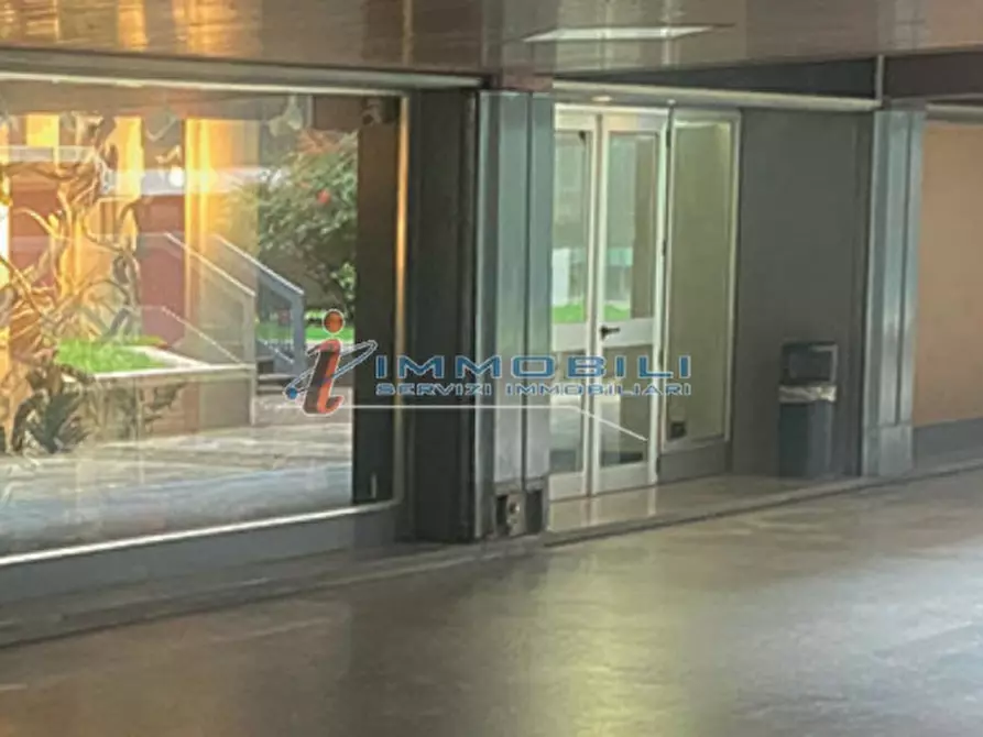 Immagine 3 di Negozio in vendita  in VIA VITTOR PISANI a Milano