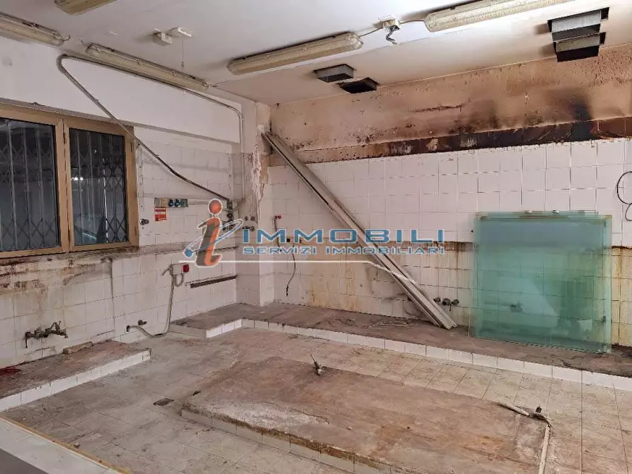 Immagine 11 di Negozio in vendita  in VIA VITTOR PISANI a Milano