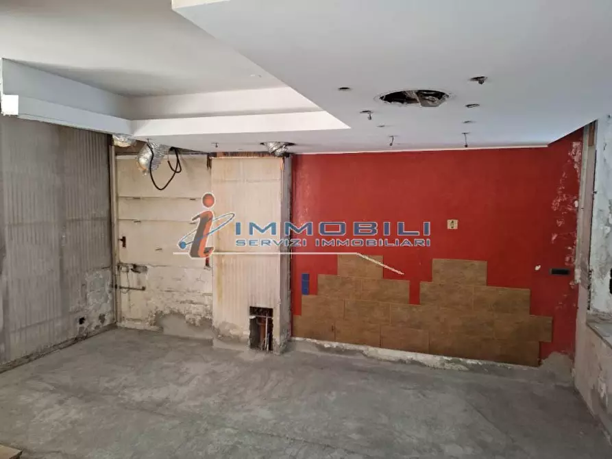 Immagine 15 di Negozio in vendita  in VIA VITTOR PISANI a Milano