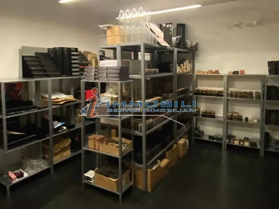 Immagine 3 di Negozio in vendita  in VIA MILANO a Torino