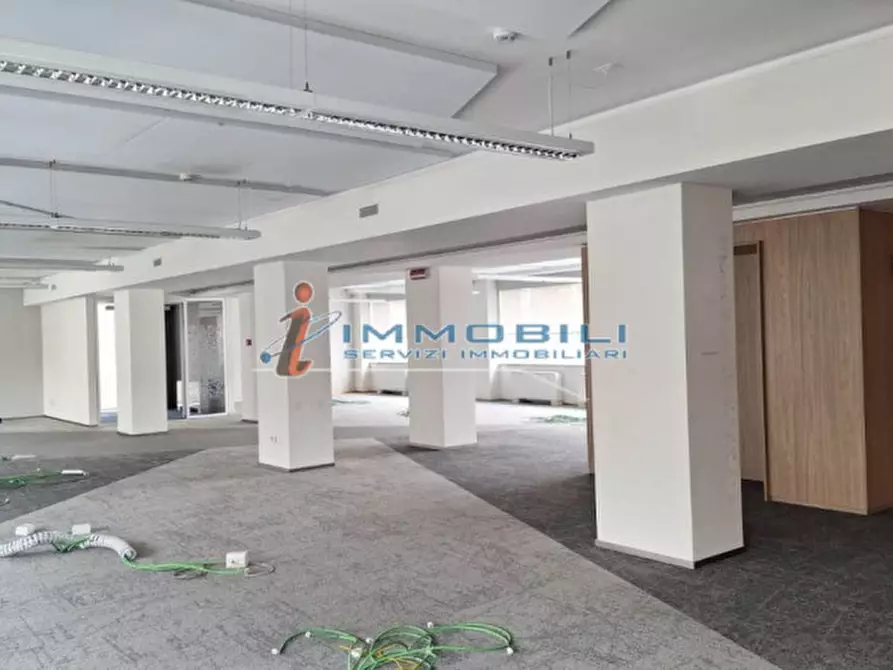 Immagine 11 di Ufficio in affitto  in VIALE MONZA a Milano