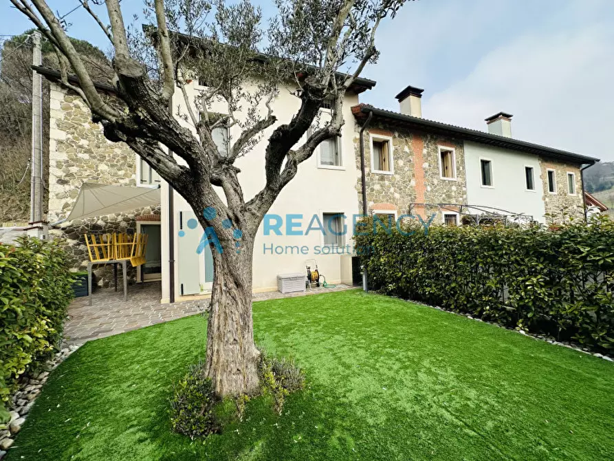 Immagine 1 di Casa trifamiliare in vendita  in via san valentino a Brendola