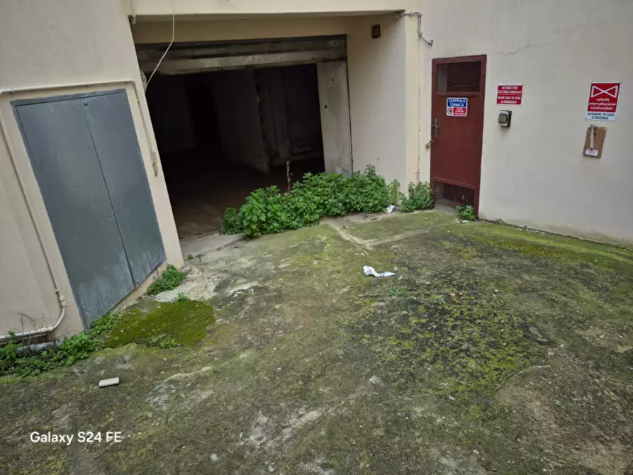 Immagine 2 di Magazzino in vendita  a Quartu Sant'elena