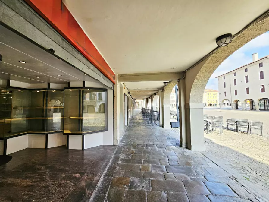 Immagine 6 di Negozio in vendita  in VIA GIACOMO MATTEOTTI a Este