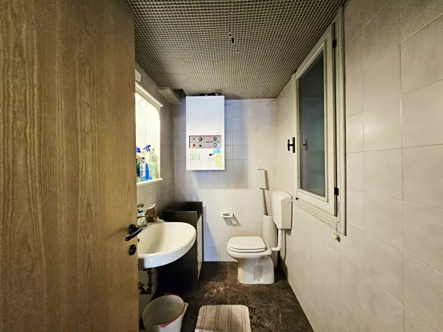 Immagine 8 di Negozio in vendita  in VIA GIACOMO MATTEOTTI a Este