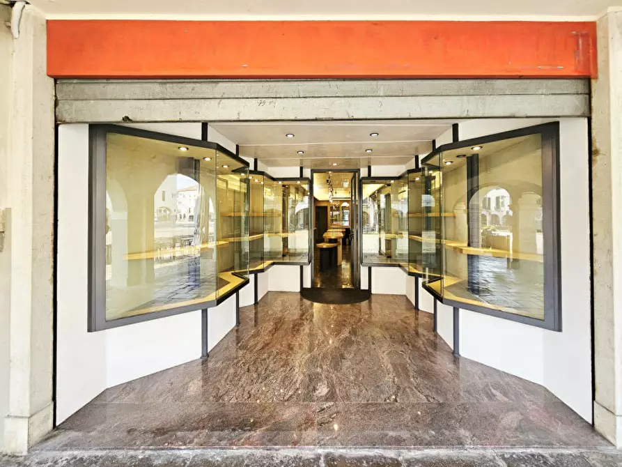 Immagine 10 di Negozio in vendita  in VIA GIACOMO MATTEOTTI a Este