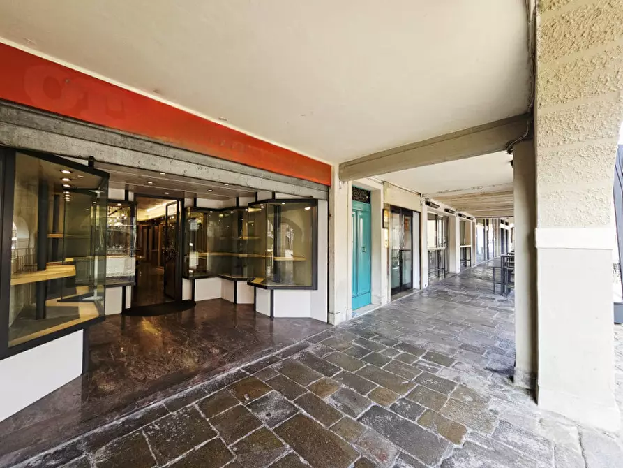 Immagine 11 di Negozio in vendita  in VIA GIACOMO MATTEOTTI a Este