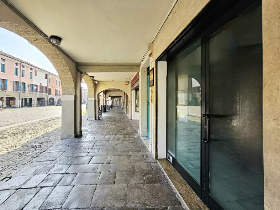Immagine 1 di Negozio in vendita  in VIA GIACOMO MATTEOTTI a Este