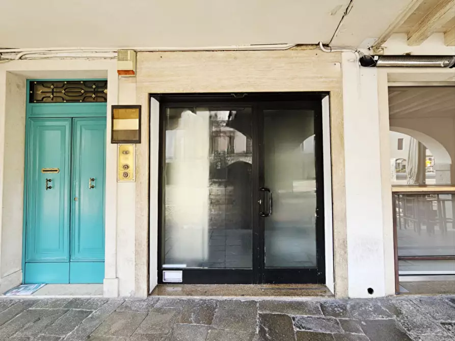 Immagine 2 di Negozio in vendita  in VIA GIACOMO MATTEOTTI a Este