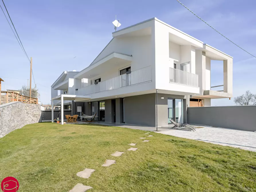 Immagine 1 di Villa in vendita  a Santarcangelo Di Romagna