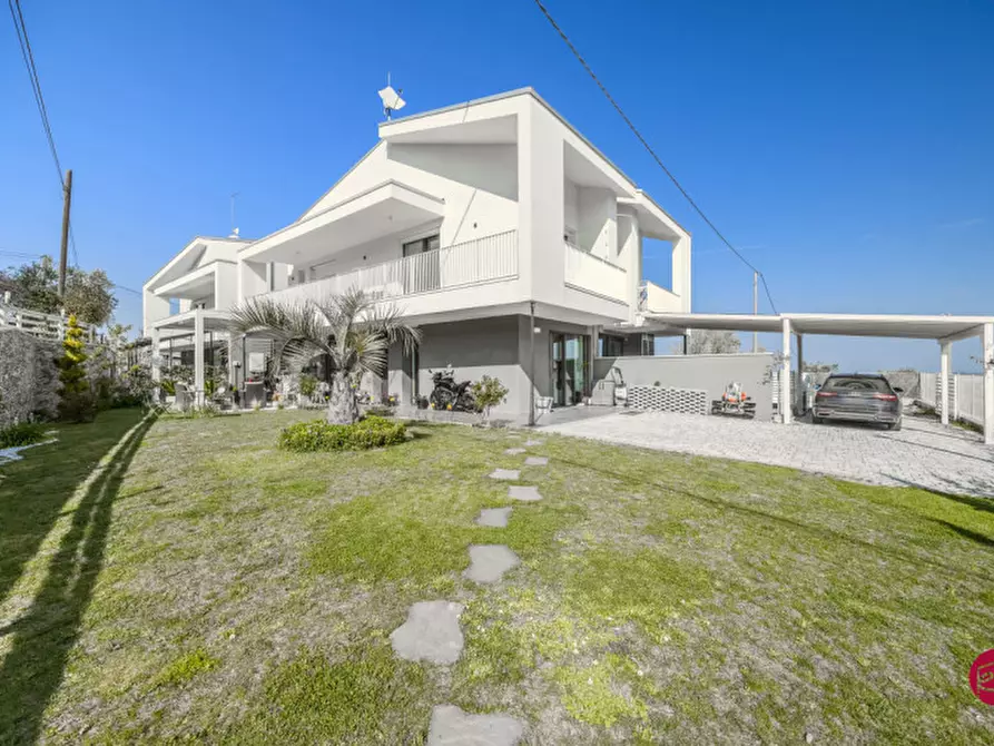 Immagine 1 di Villa in vendita  a Santarcangelo Di Romagna