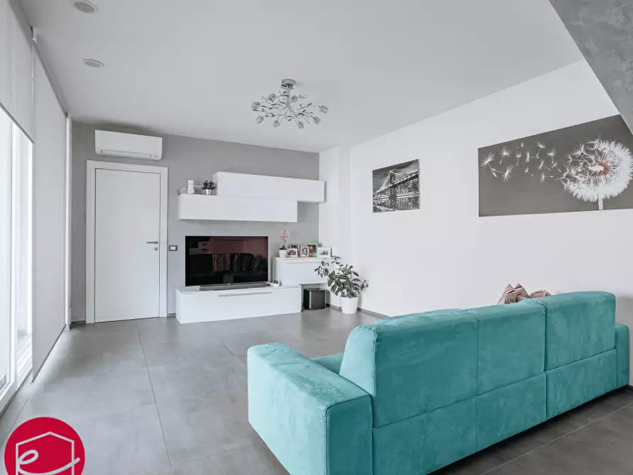 Immagine 3 di Villa in vendita  a Santarcangelo Di Romagna