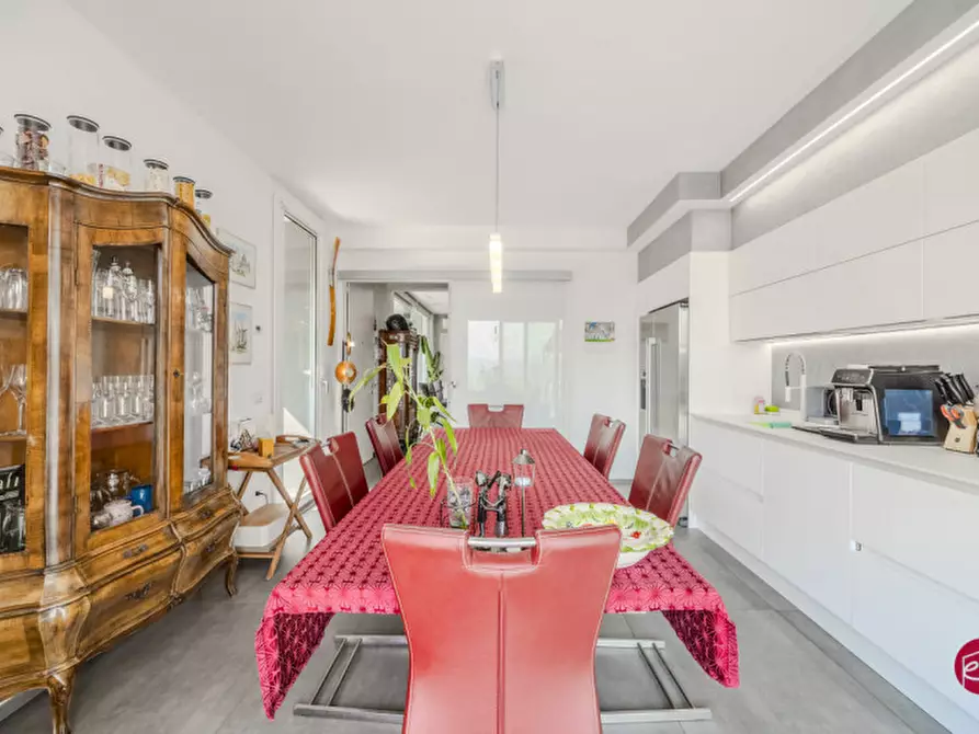 Immagine 5 di Villa in vendita  a Borghi