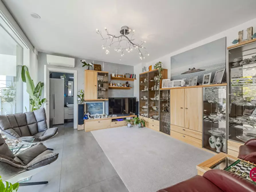 Immagine 8 di Villa in vendita  a Borghi