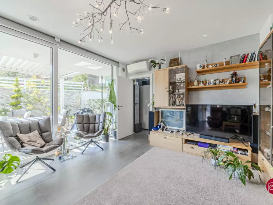 Immagine 9 di Villa in vendita  a Borghi