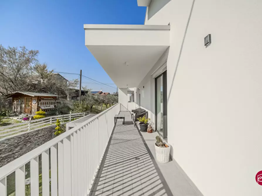 Immagine 31 di Villa in vendita  a Borghi