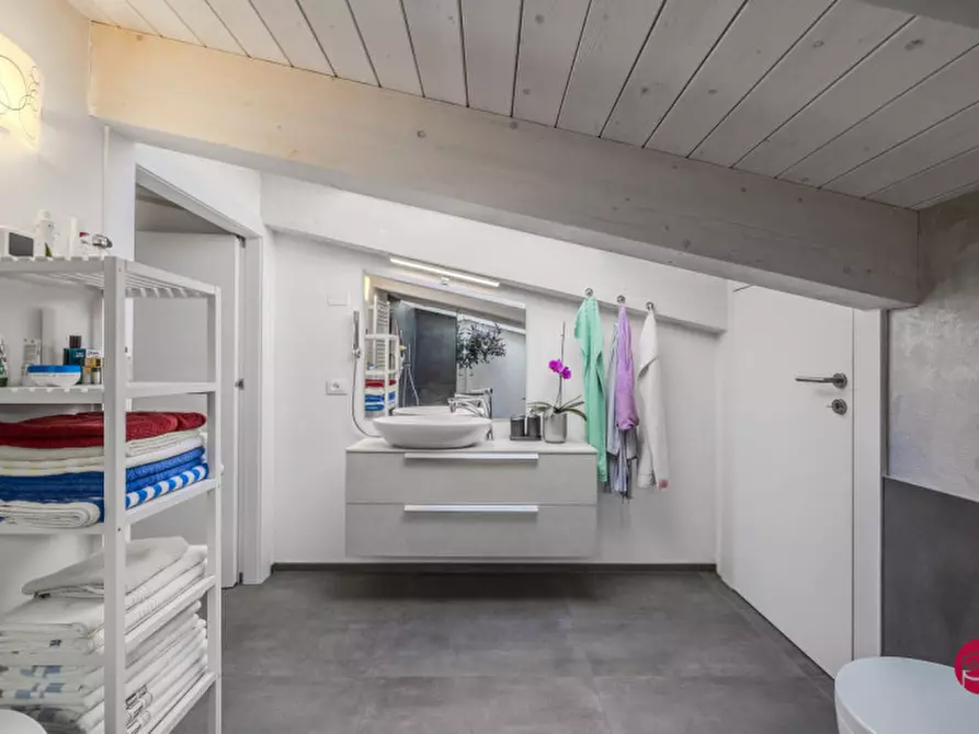 Immagine 37 di Villa in vendita  a Borghi