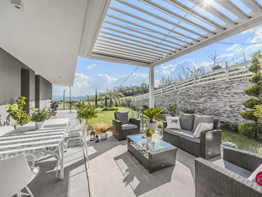 Immagine 45 di Villa in vendita  a Borghi