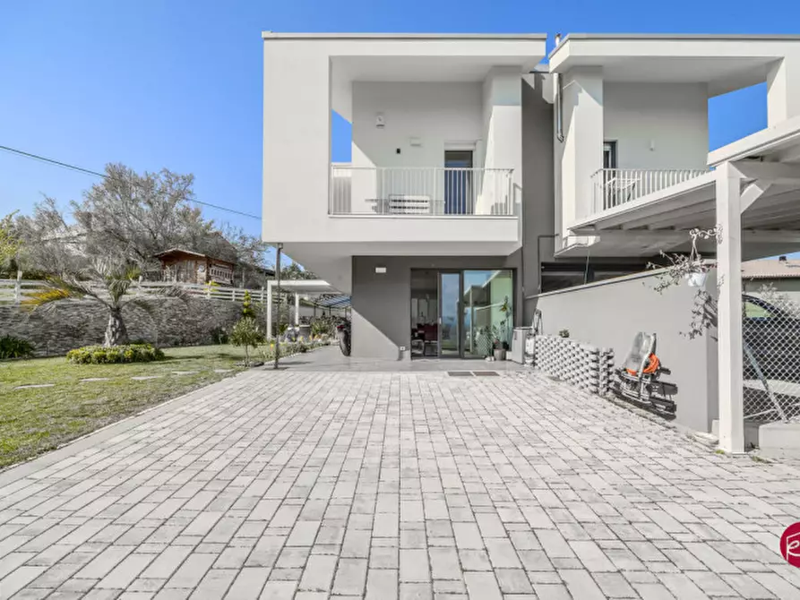 Immagine 51 di Villa in vendita  a Borghi