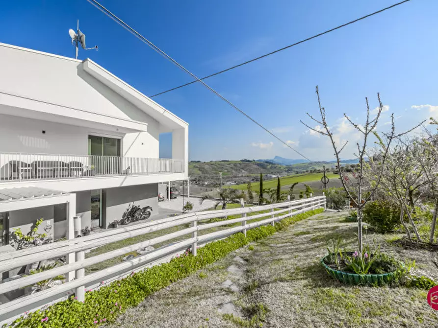 Immagine 54 di Villa in vendita  a Borghi