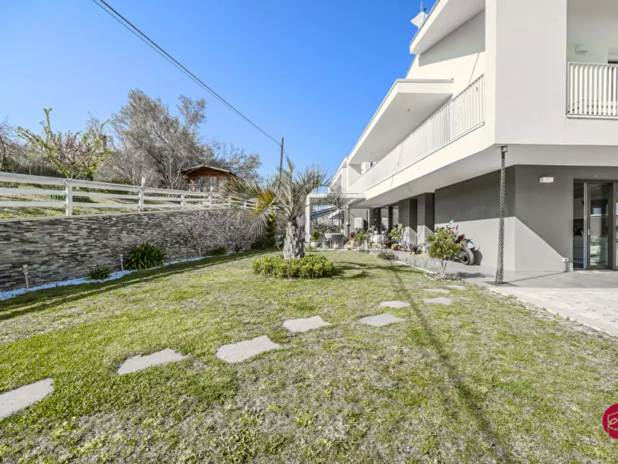 Immagine 57 di Villa in vendita  a Borghi