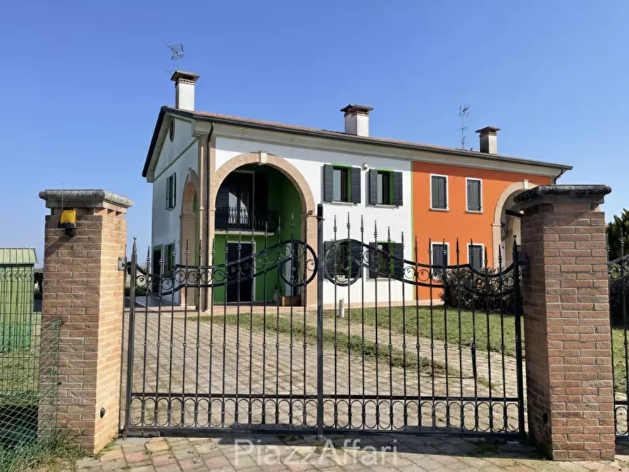 Immagine 1 di Casa bifamiliare in vendita  in Via Bosco a Codevigo
