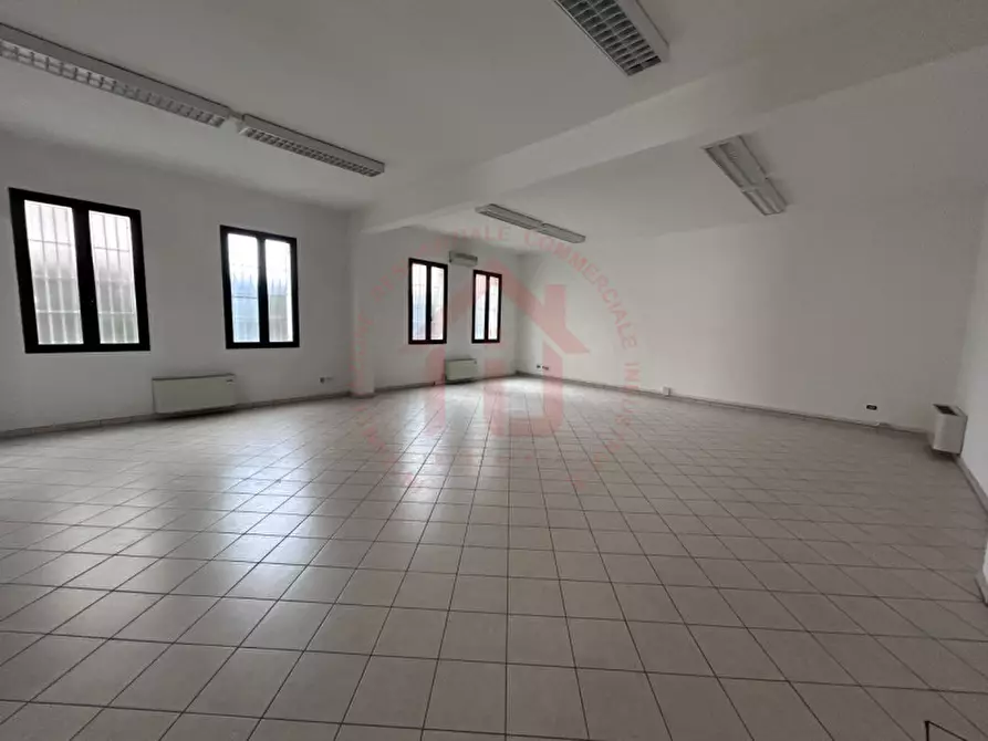 Immagine 1 di Negozio in affitto  in Via San Marco a Padova