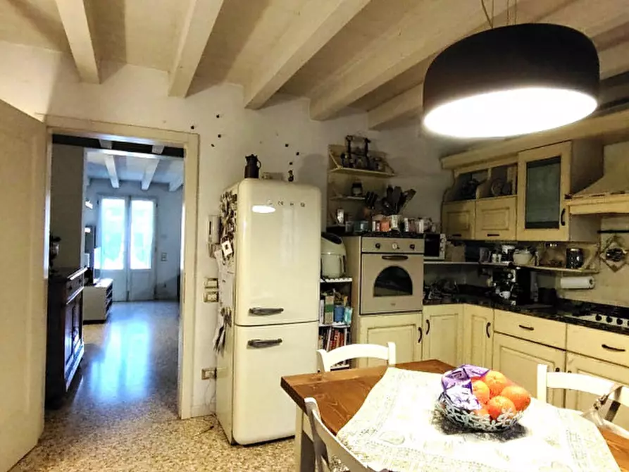 Immagine 2 di Casa indipendente in vendita  in Via Roma a Caldogno