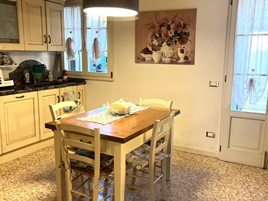 Immagine 3 di Casa indipendente in vendita  in Via Roma a Caldogno