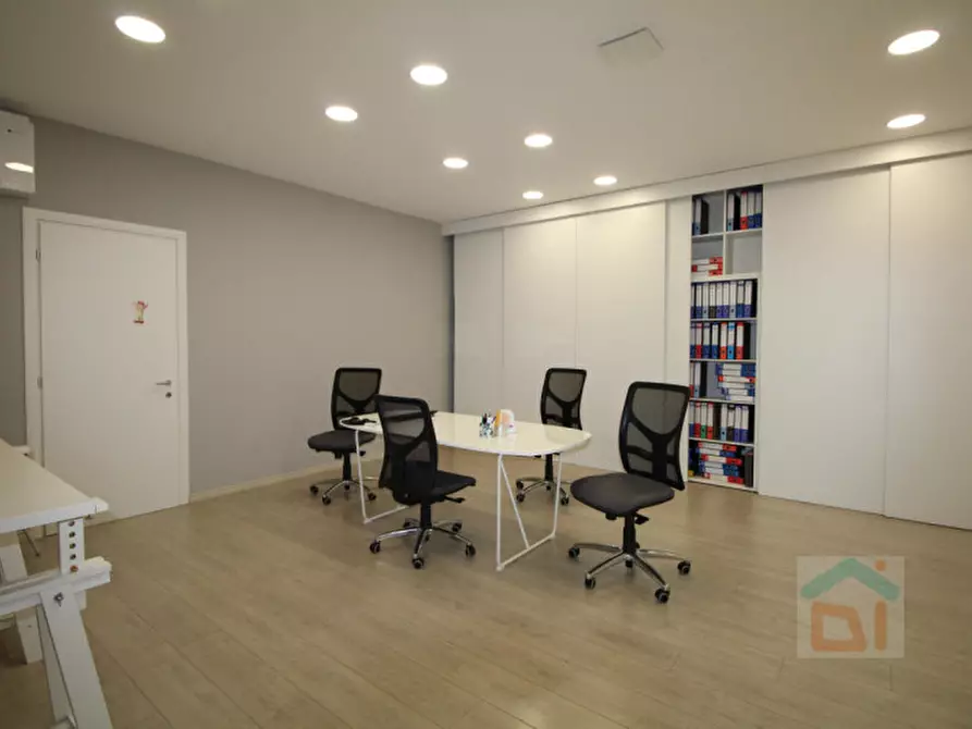 Immagine 3 di Ufficio in affitto  in Via del Commercio 18 a Torviscosa