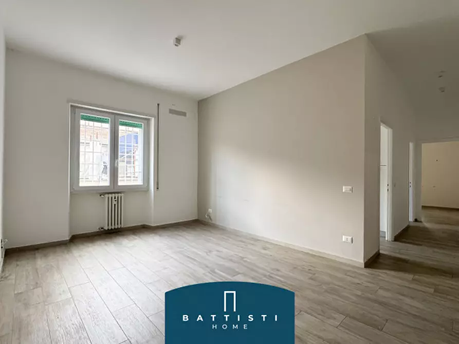 Immagine 2 di Appartamento in vendita  in Viale Guglielmo Marconi a Roma