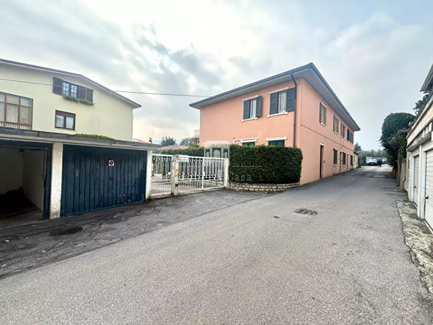 Immagine 19 di Appartamento in vendita  in Via Sant'Jago a Salò