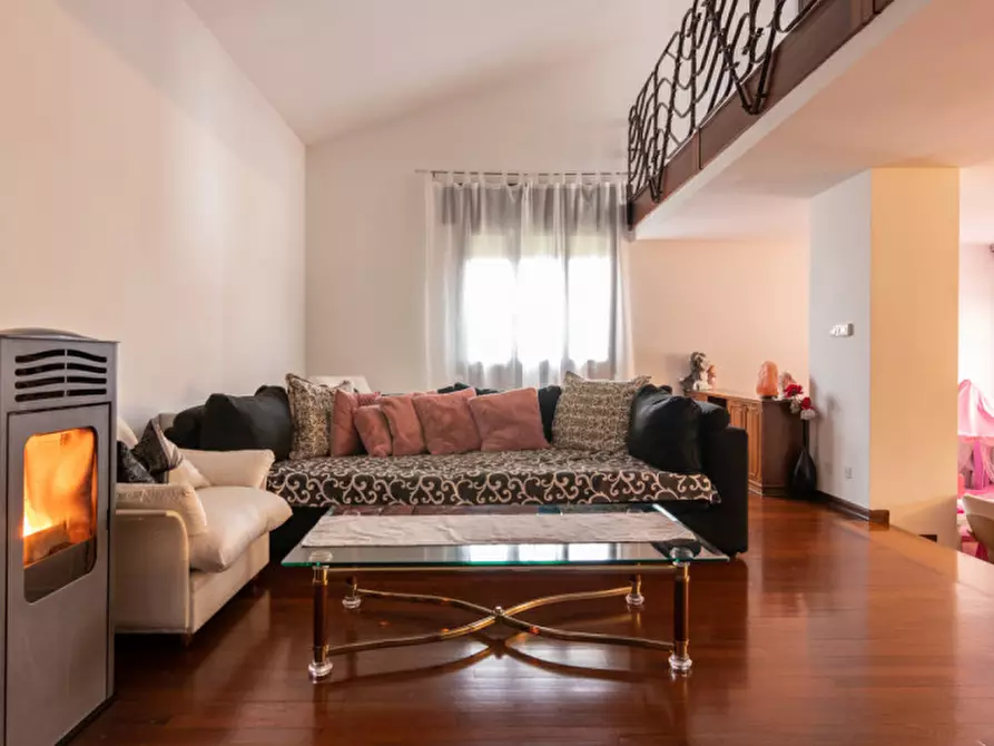 Immagine 2 di Casa bifamiliare in vendita  in Via Nino Bixio a Montegrotto Terme