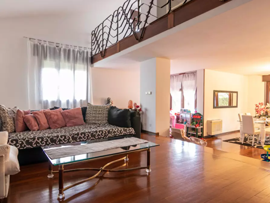 Immagine 3 di Casa bifamiliare in vendita  in Via Nino Bixio a Montegrotto Terme