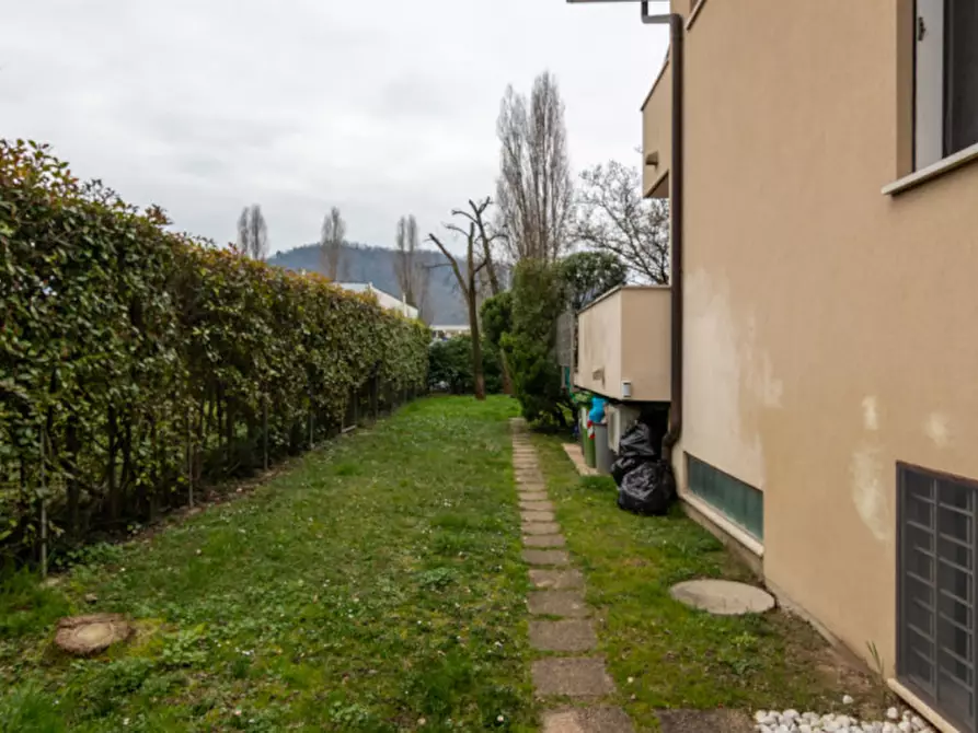 Immagine 37 di Casa bifamiliare in vendita  in Via Nino Bixio a Montegrotto Terme