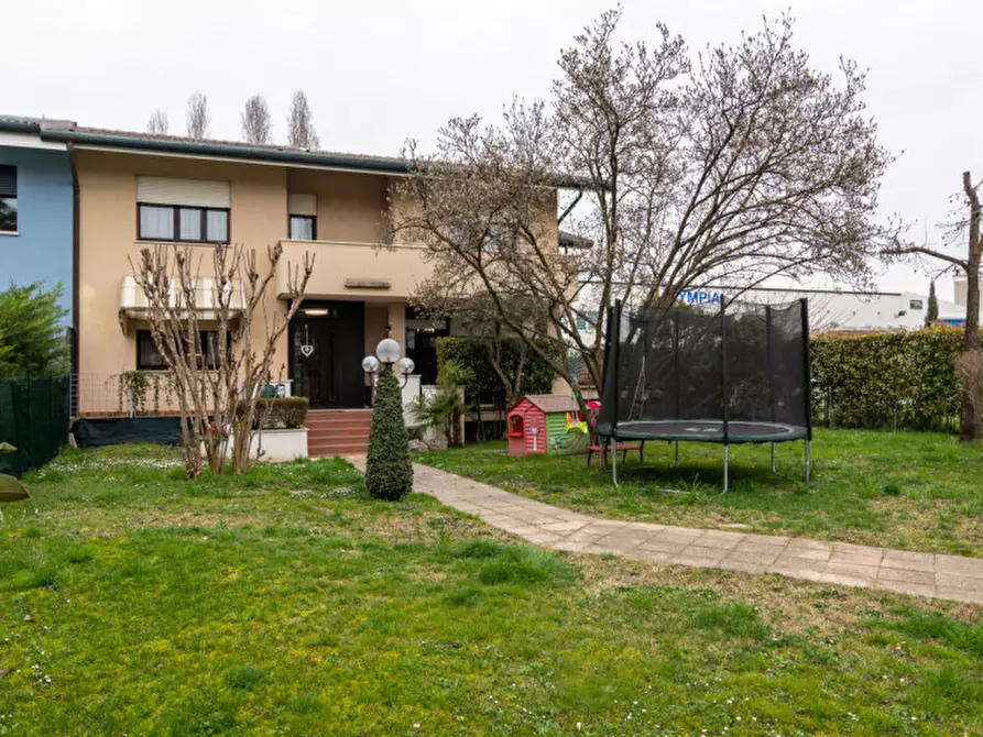 Immagine 38 di Casa bifamiliare in vendita  in Via Nino Bixio a Montegrotto Terme