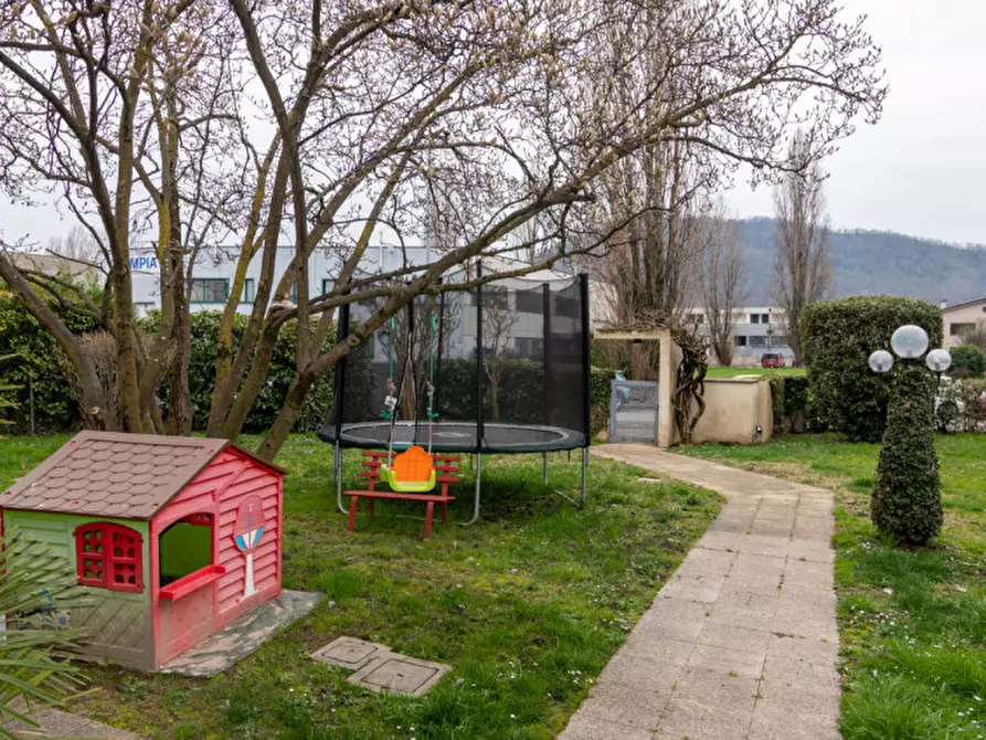 Immagine 40 di Casa bifamiliare in vendita  in Via Nino Bixio a Montegrotto Terme