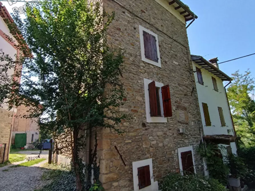 Immagine 2 di Casa bifamiliare in vendita  in Via Paderna di Sotto, 14 e 16 - 43024 Neviano degli Arduini (PR) a Neviano Degli Arduini